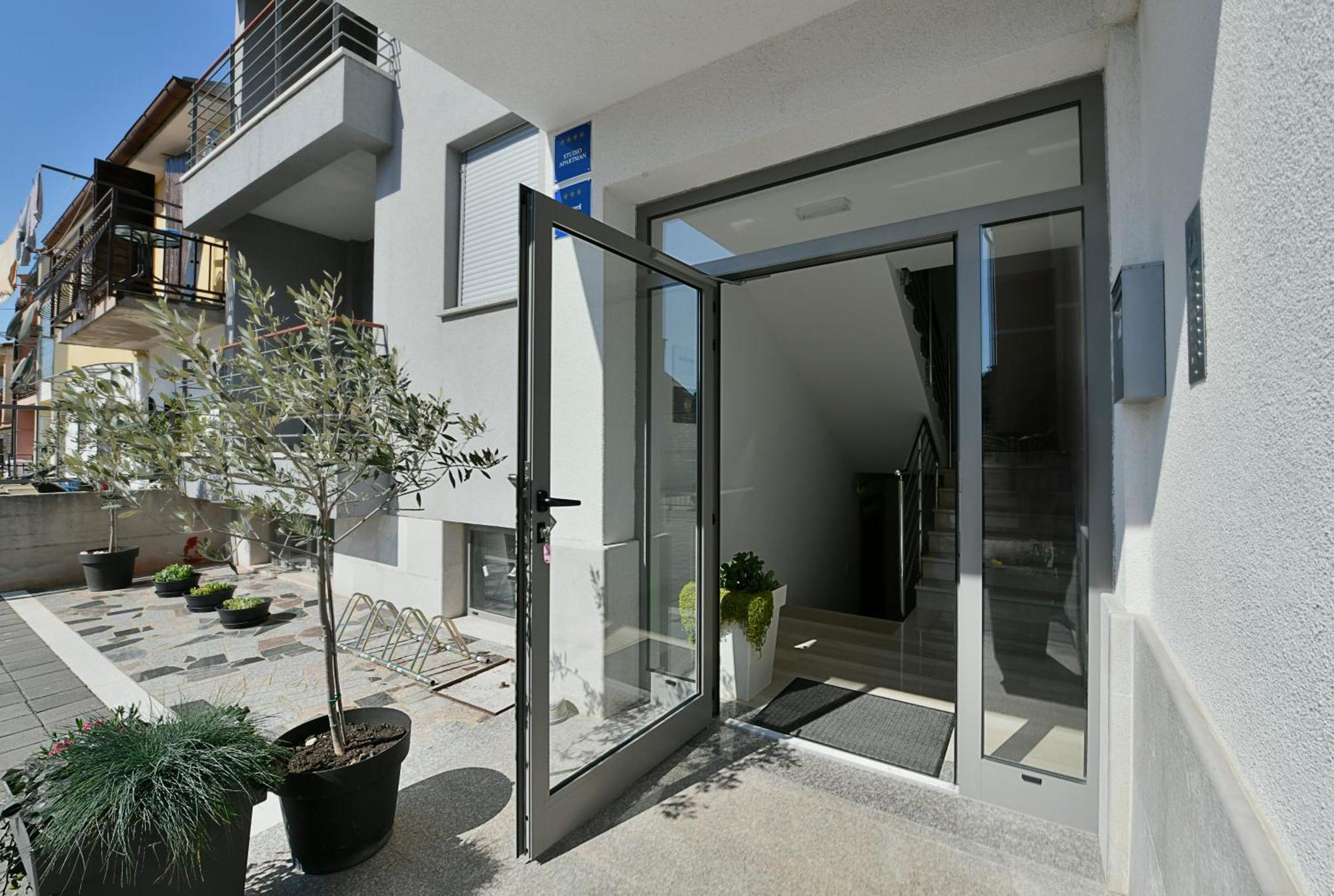 Apart Residence Rudan Ровінь Екстер'єр фото